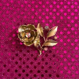 vintage 1960s/1970s gold colored rose brooch